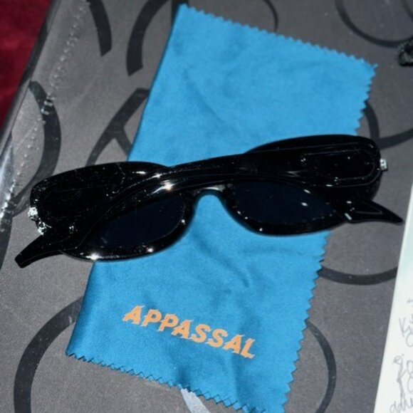 Retro Small Oval Sunglasses - Picture 8 of 10